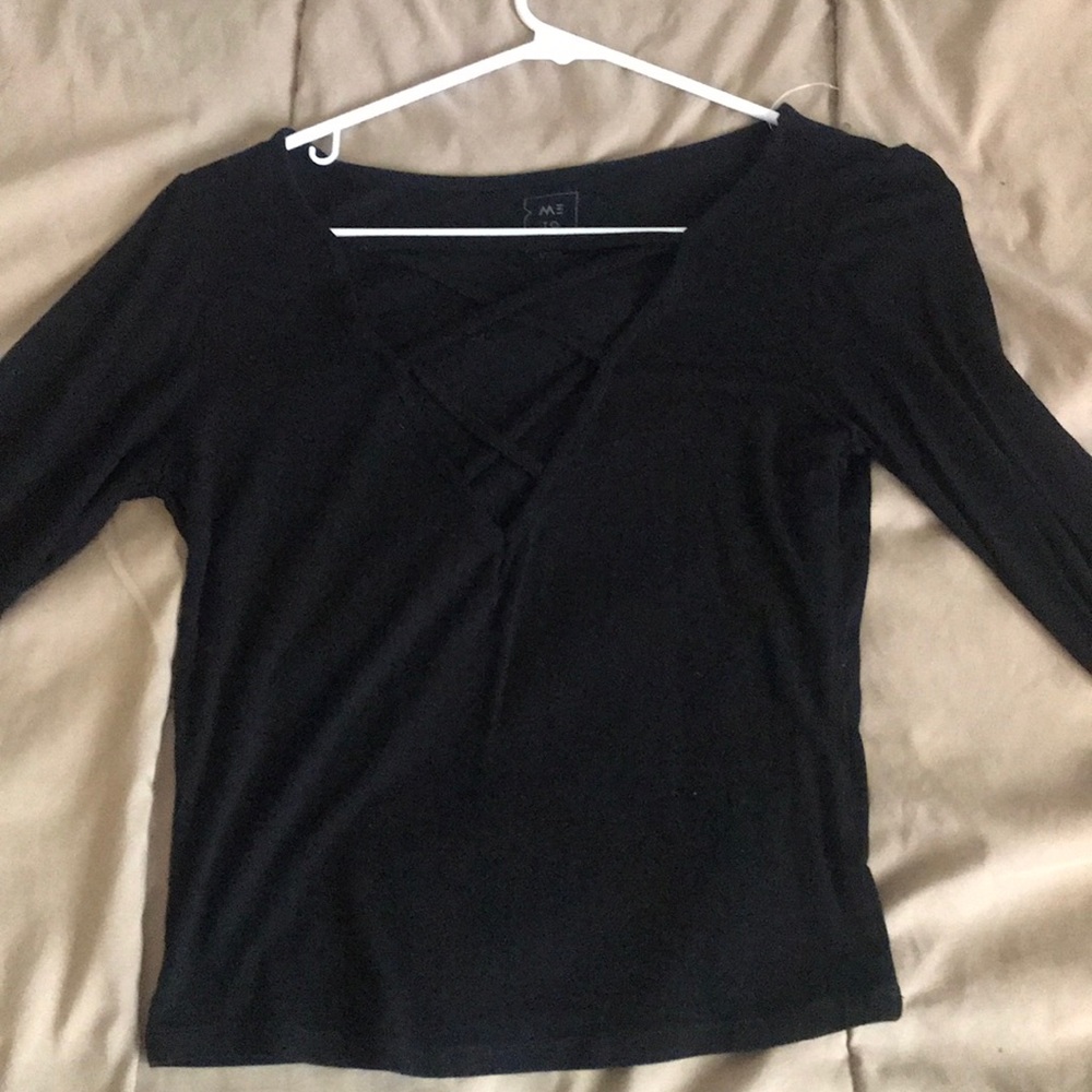 Long sleeve black crop top!
